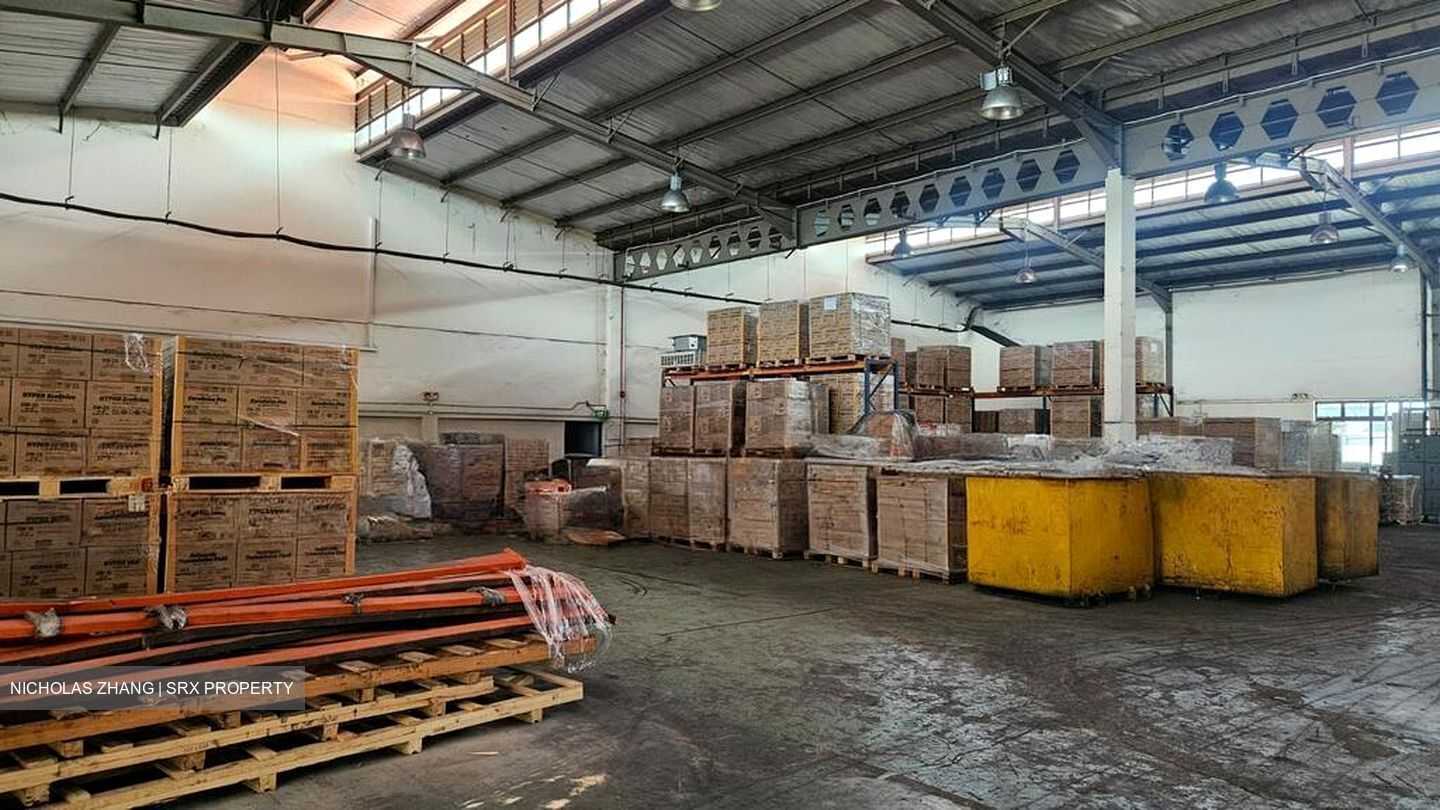 Pioneer Road North (D22), Factory #524592201